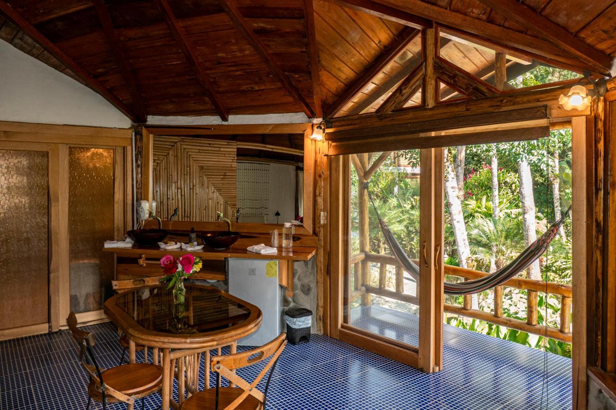 Saguamby Mindo Lodge エクステリア 写真